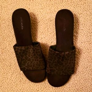 Slip on casual shoes